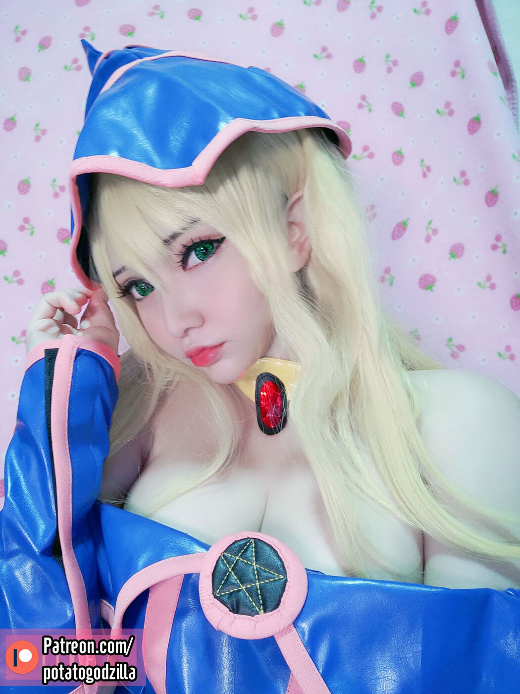 [COS Welfare] Miss Coser Potato Godzilla - Dark Magician Girl