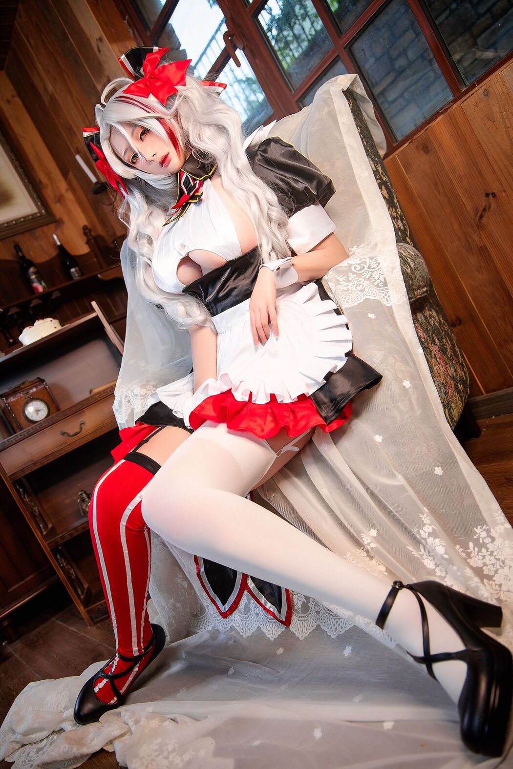[COS Welfare] High-value coser Nian Nian_D - Azur Lane Prince Eugen
