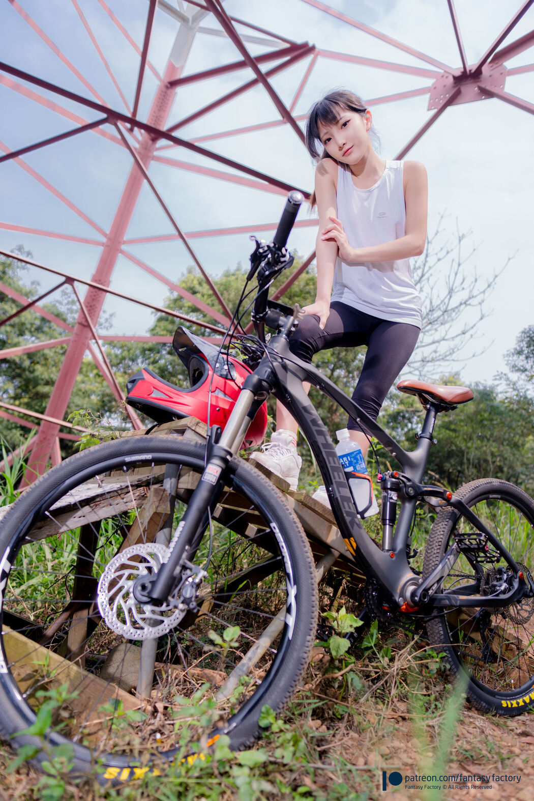 COSER Xiaoding "Bicycle Girl Vinyl Sexy Net Shirt" [Fantasy Factory]