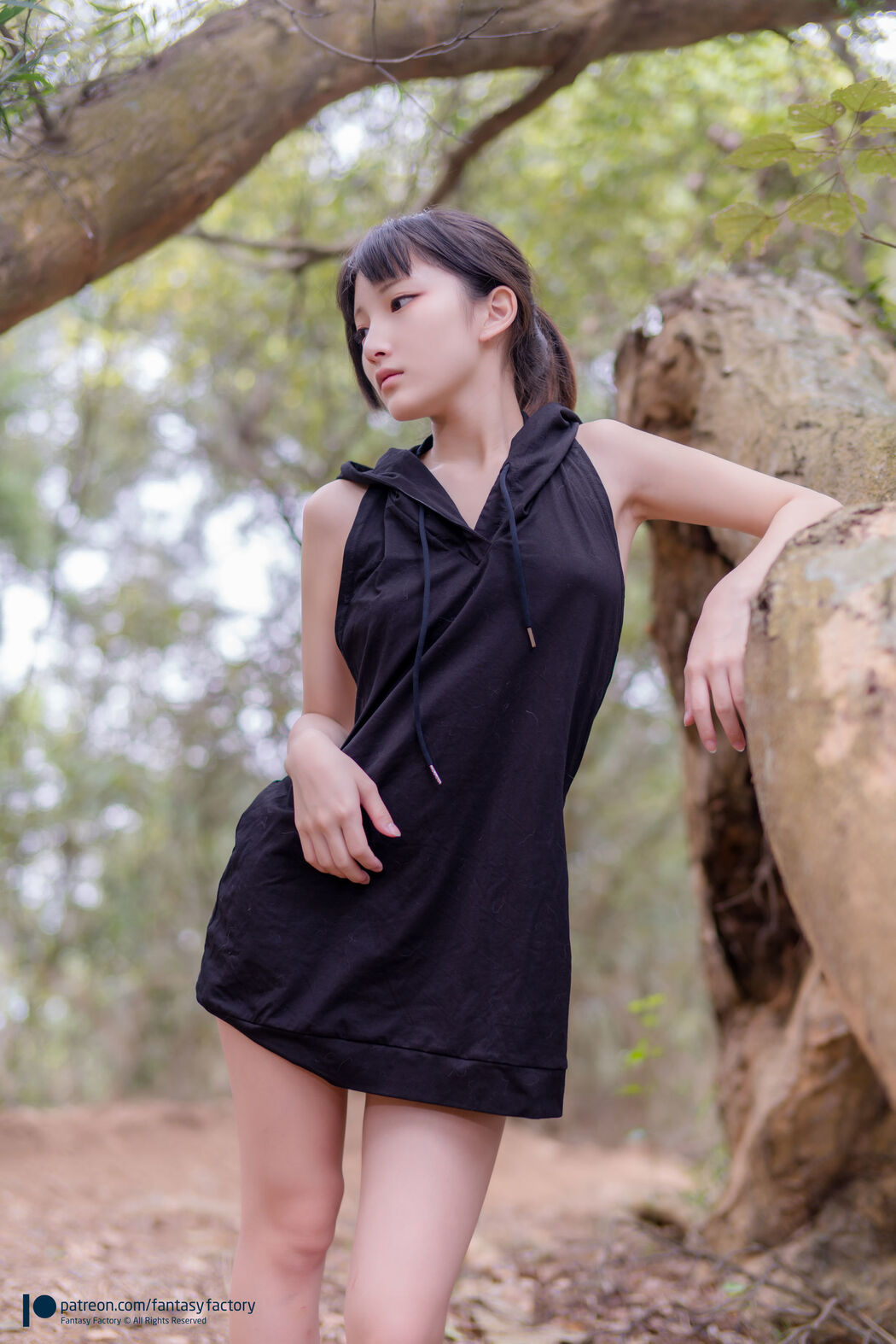 COSER Xiaoding "Bicycle Girl Vinyl Sexy Net Shirt" [Fantasy Factory]