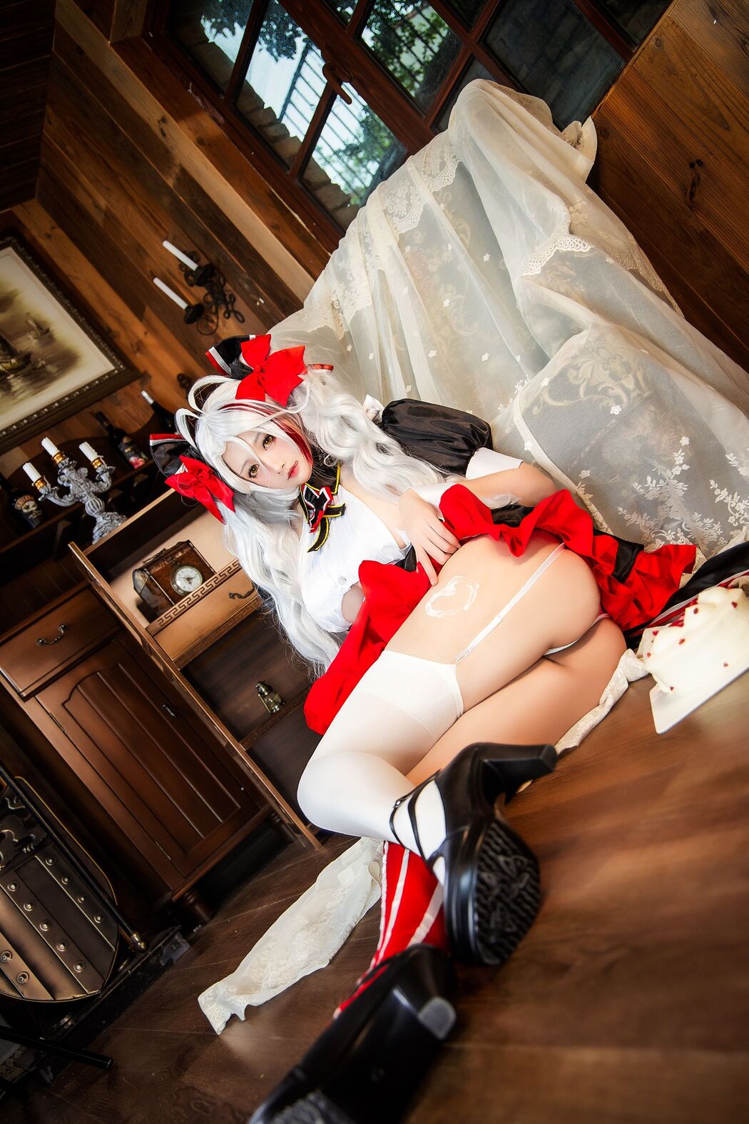 [COS Welfare] High-value coser Nian Nian_D - Azur Lane Prince Eugen