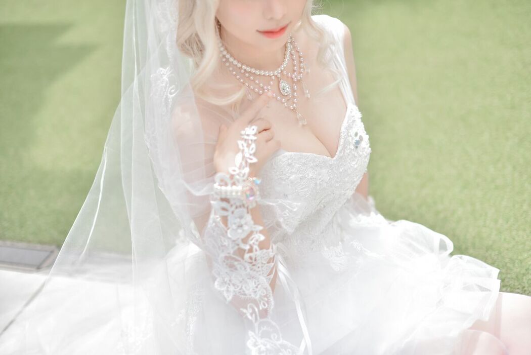 Coser@Ely – Bride And Lingerie