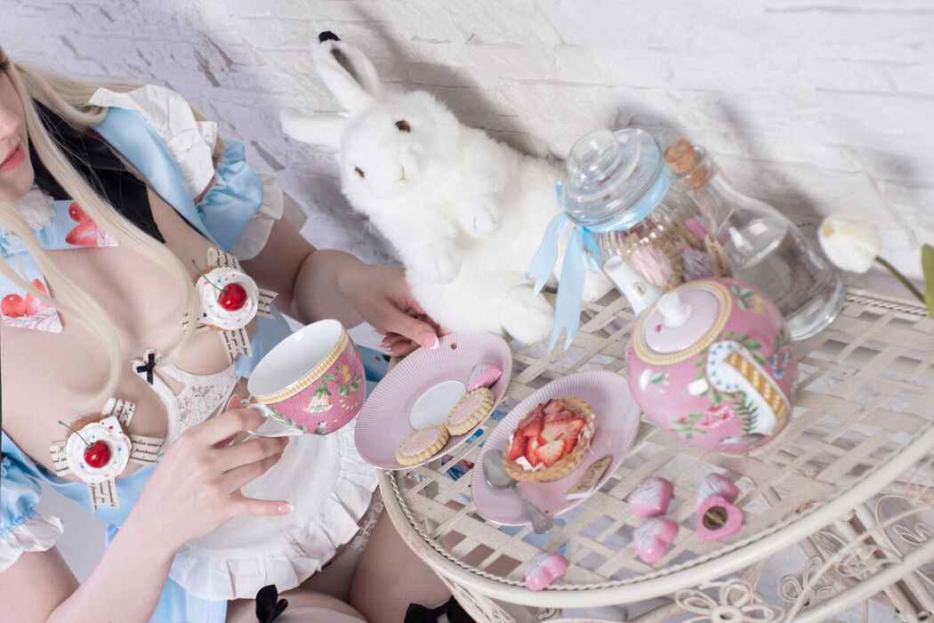 Coser@Candy_Ball – Alice in Easterland