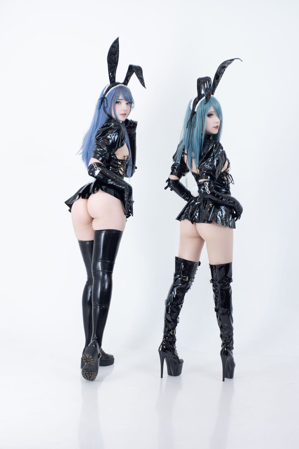 Coser@Candy_Ball &#8211; Latex Bunny Twins