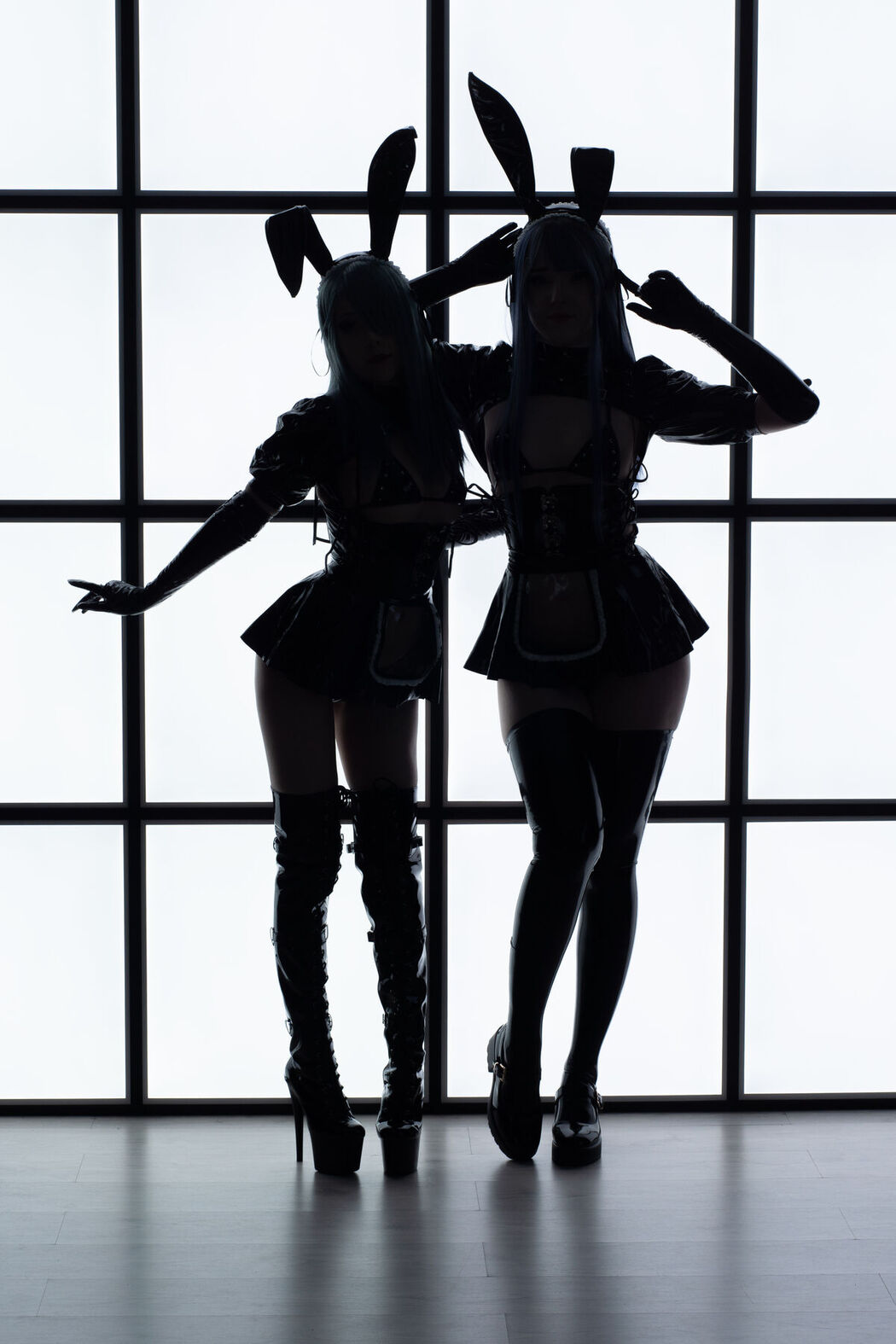 Coser@Candy_Ball &#8211; Latex Bunny Twins