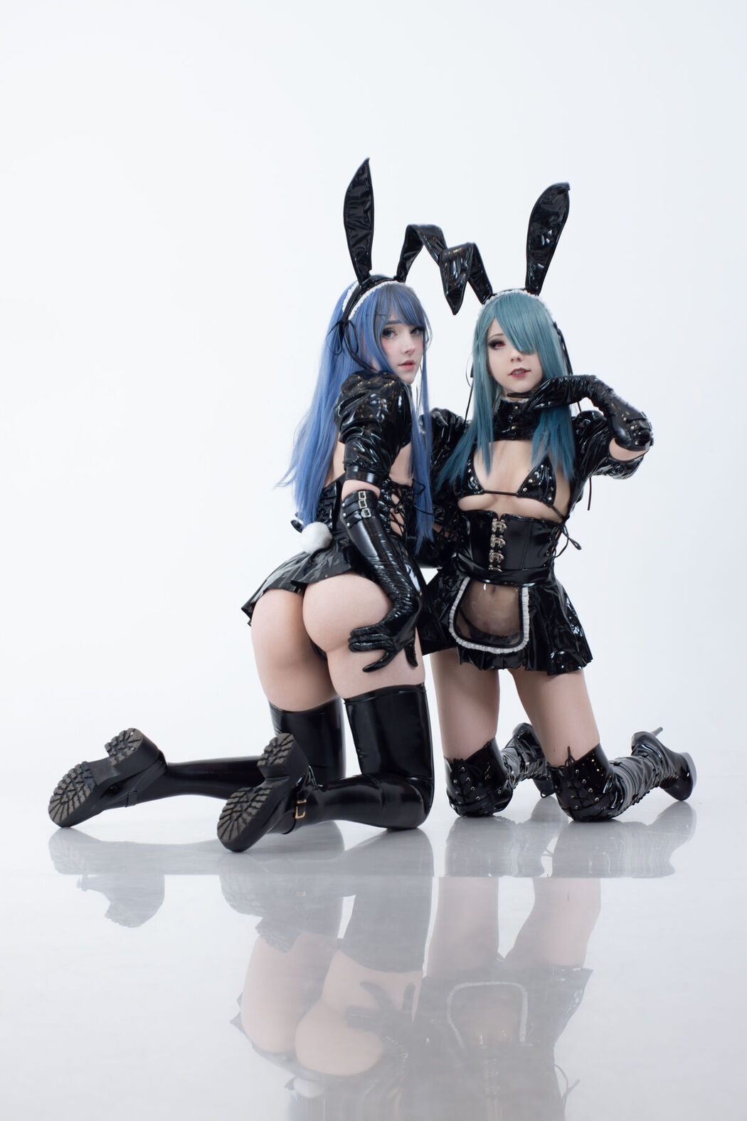 Coser@Candy_Ball &#8211; Latex Bunny Twins