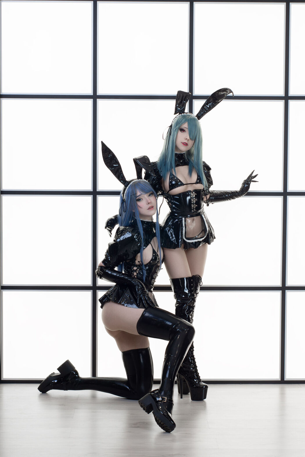 Coser@Candy_Ball &#8211; Latex Bunny Twins