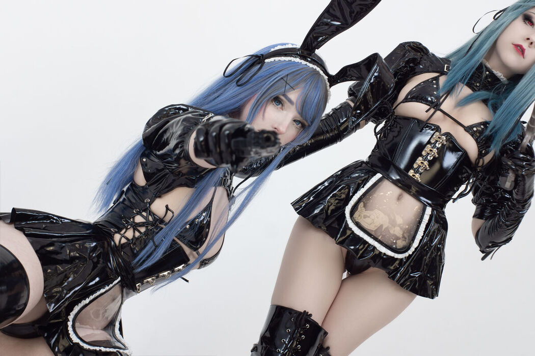 Coser@Candy_Ball &#8211; Latex Bunny Twins