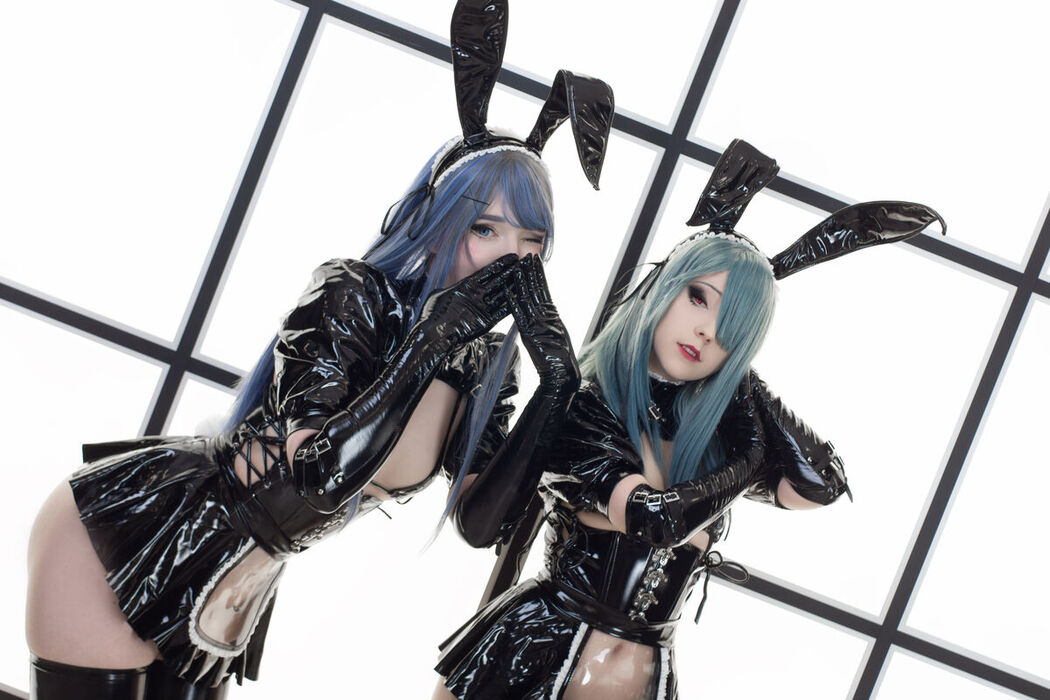 Coser@Candy_Ball &#8211; Latex Bunny Twins