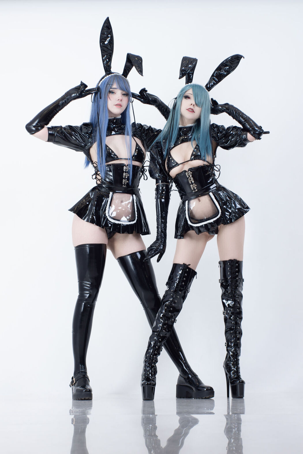 Coser@Candy_Ball &#8211; Latex Bunny Twins