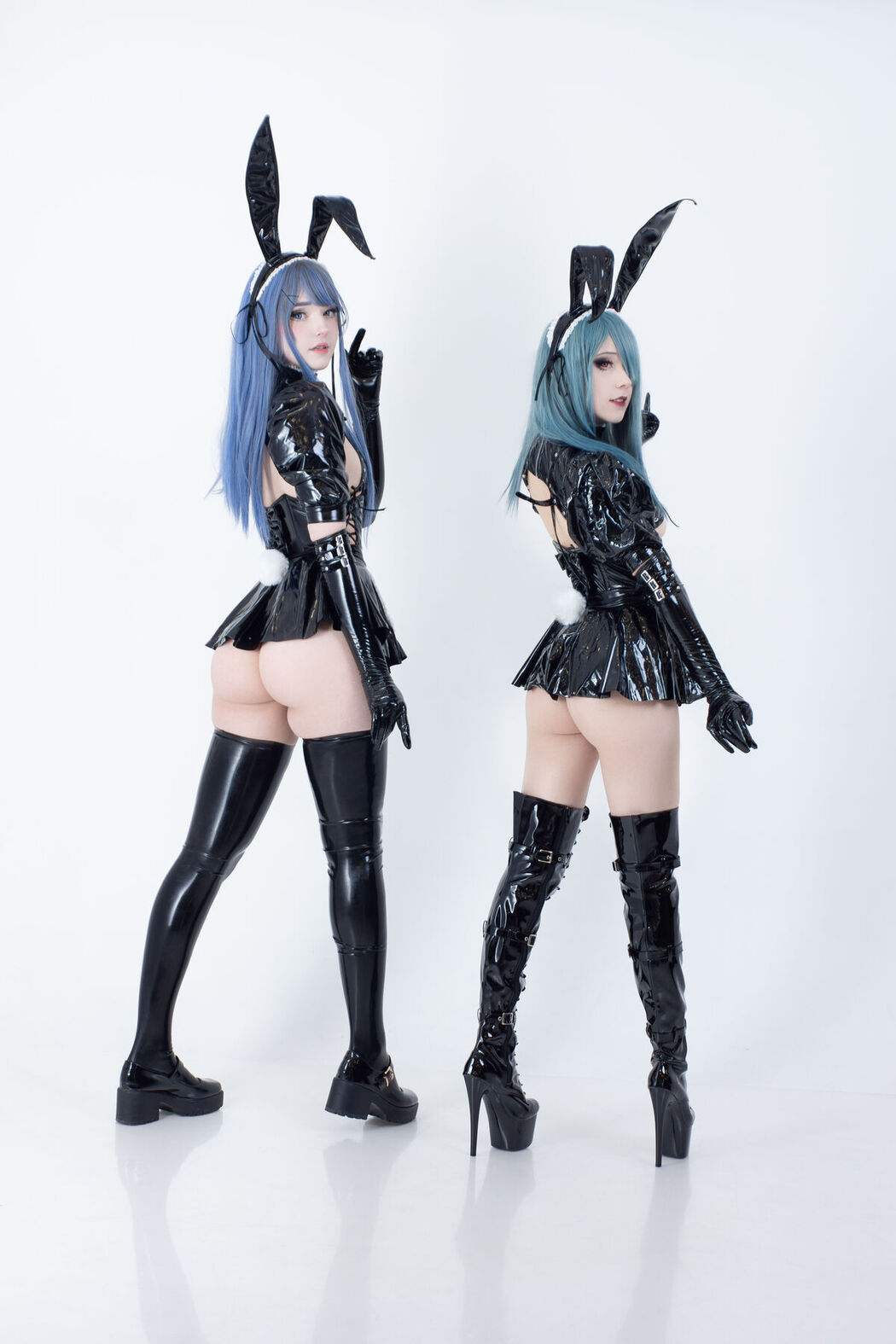 Coser@Candy_Ball &#8211; Latex Bunny Twins