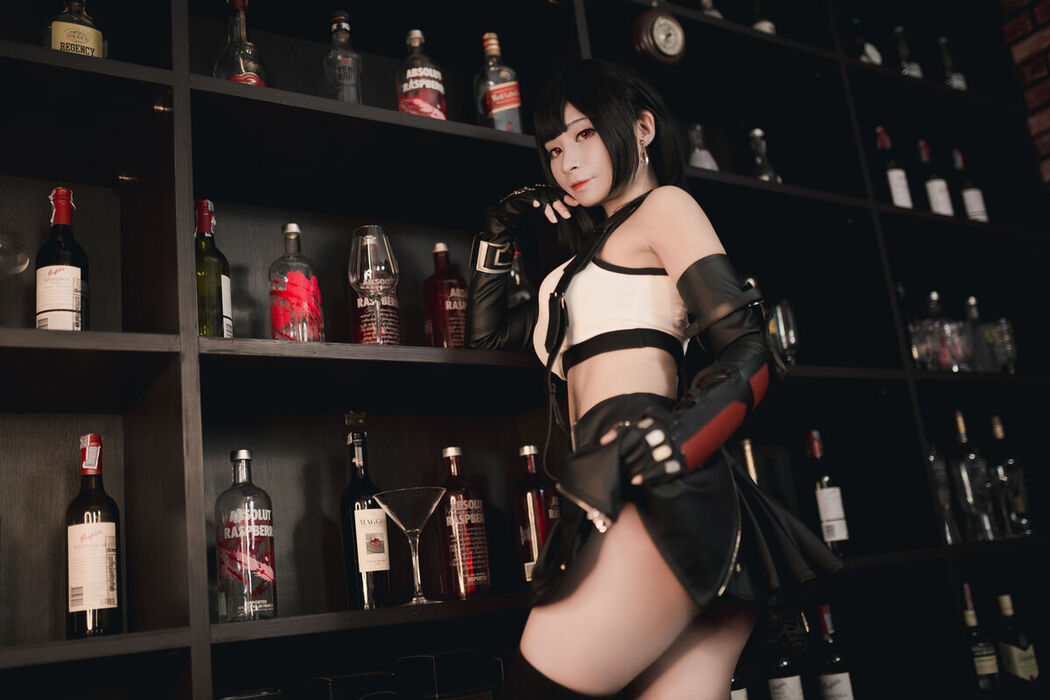 Coser@MeenFox &#8211; Tifa Lockhart Photobook Digital Remake And Sexy