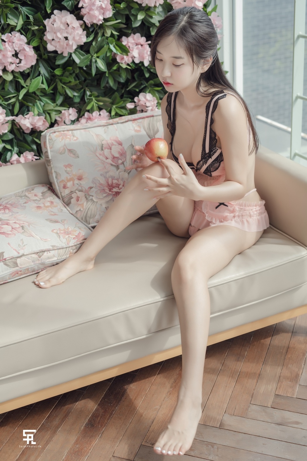 Zenny 신재은, [SAINT Photolife] &ldquo;Tenderly&rdquo; Set.02