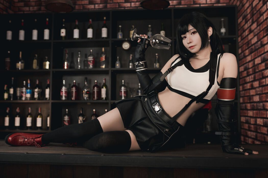 Coser@MeenFox &#8211; Tifa Lockhart Photobook Digital Remake And Sexy