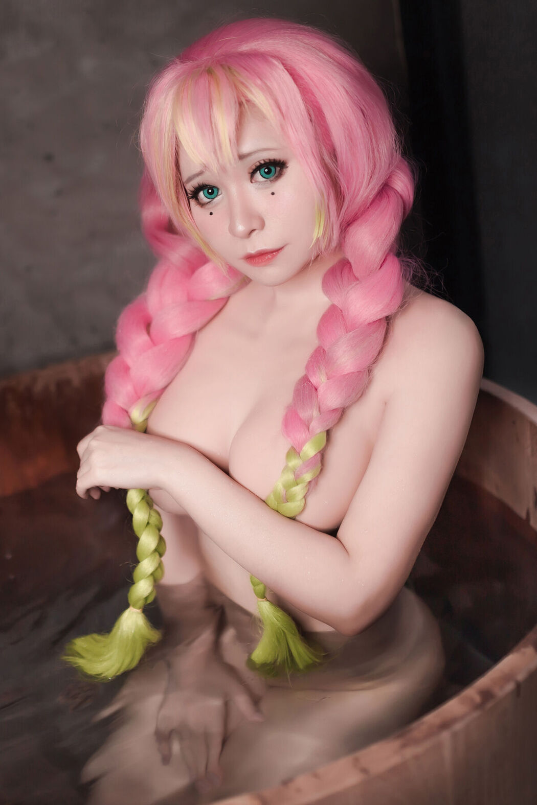 Coser@MeenFox – Mitsuri Kanroji Onsen Version 18 Cover Photo