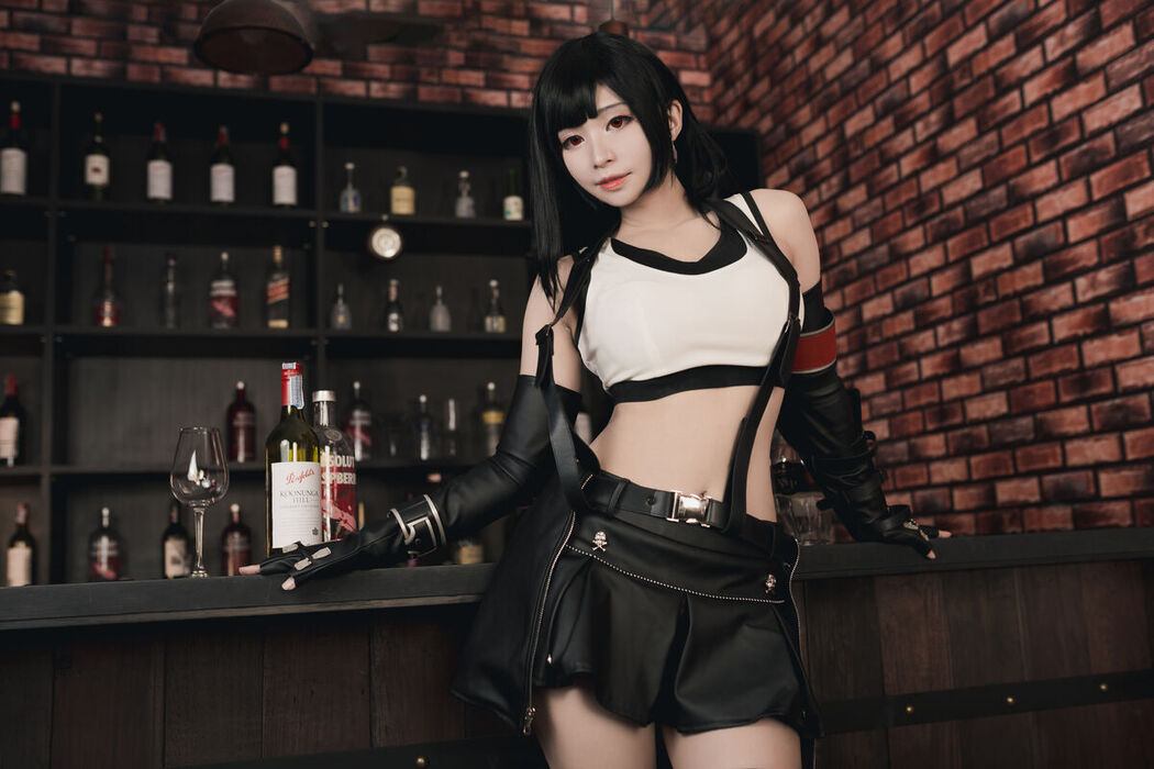 Coser@MeenFox &#8211; Tifa Lockhart Photobook Digital Remake And Sexy