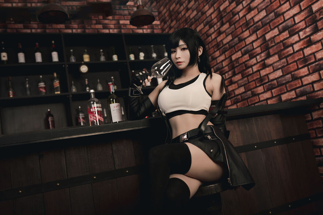 Coser@MeenFox &#8211; Tifa Lockhart Photobook Digital Remake And Sexy