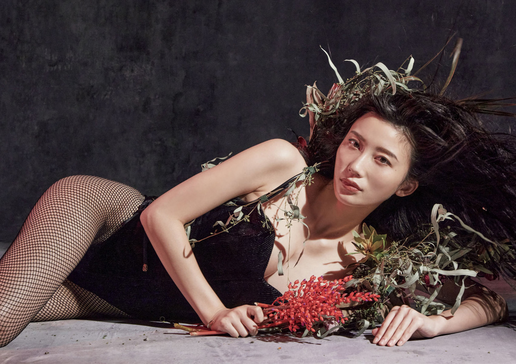 Yuka Ogura 小倉ゆうか, Big Comic Spirits 2021 No.41-42 (ビッグコミックスピリッツ 2021年41-42号)