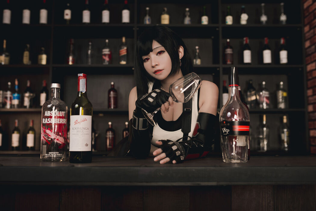 Coser@MeenFox &#8211; Tifa Lockhart Photobook Digital Remake And Sexy