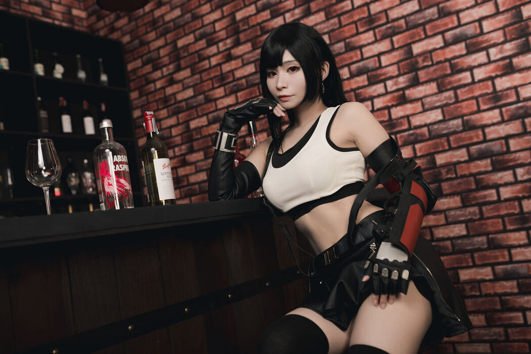 Coser@MeenFox &#8211; Tifa Lockhart Photobook Digital Remake And Sexy