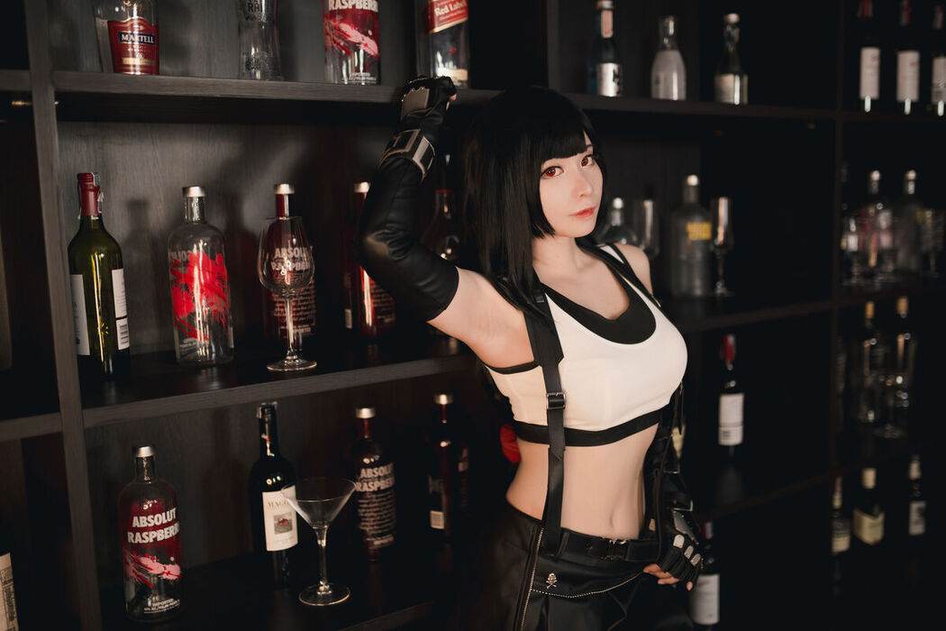 Coser@MeenFox &#8211; Tifa Lockhart Photobook Digital Remake And Sexy