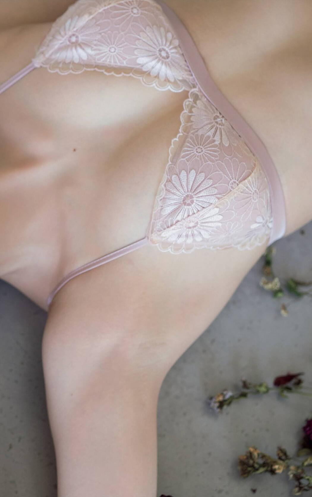 Himeka Araya 新谷姫加, Weekly Playboy 2021 No.36-37 (週刊プレイボーイ 2021年36-37号)