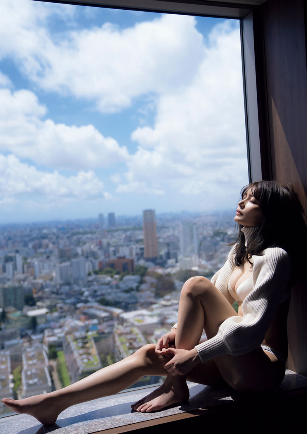 Sayaka Nitori 似鳥沙也加, Big Comic Spirits 2021 No.43 (ビッグコミックスピリッツ 2021年43号)