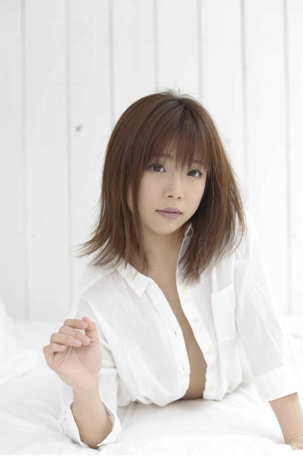 Mana Sakura 紗倉まな, SOFT ON DEMAND Gravure Collection Vol.01