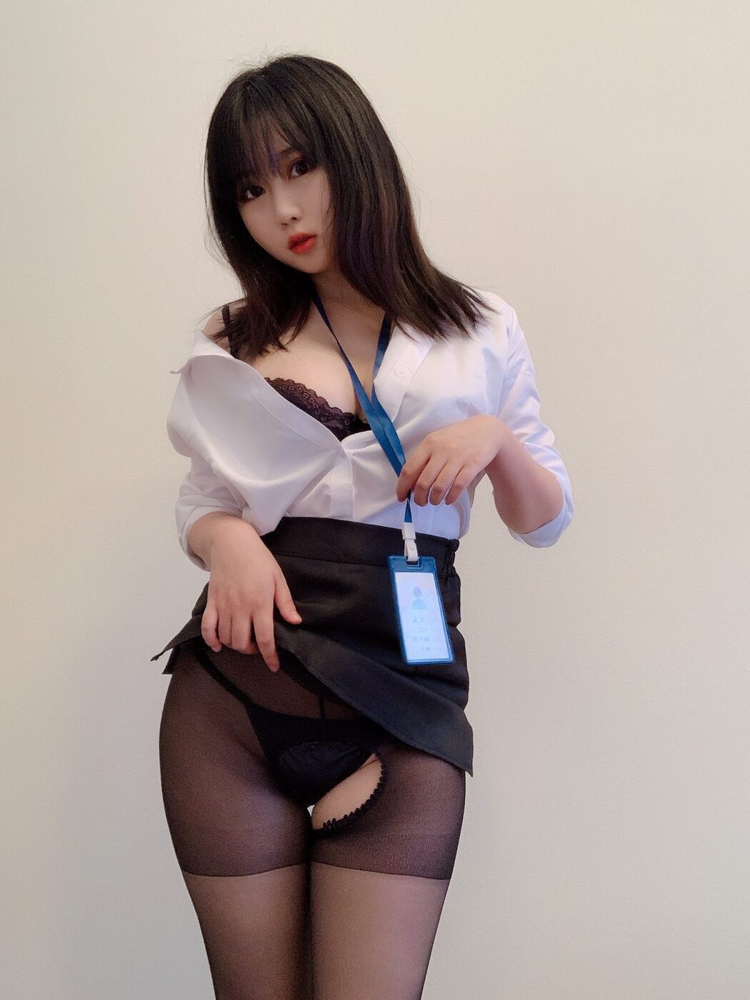 Coser@蜜桃少女是依酱呀 – 黑丝制服