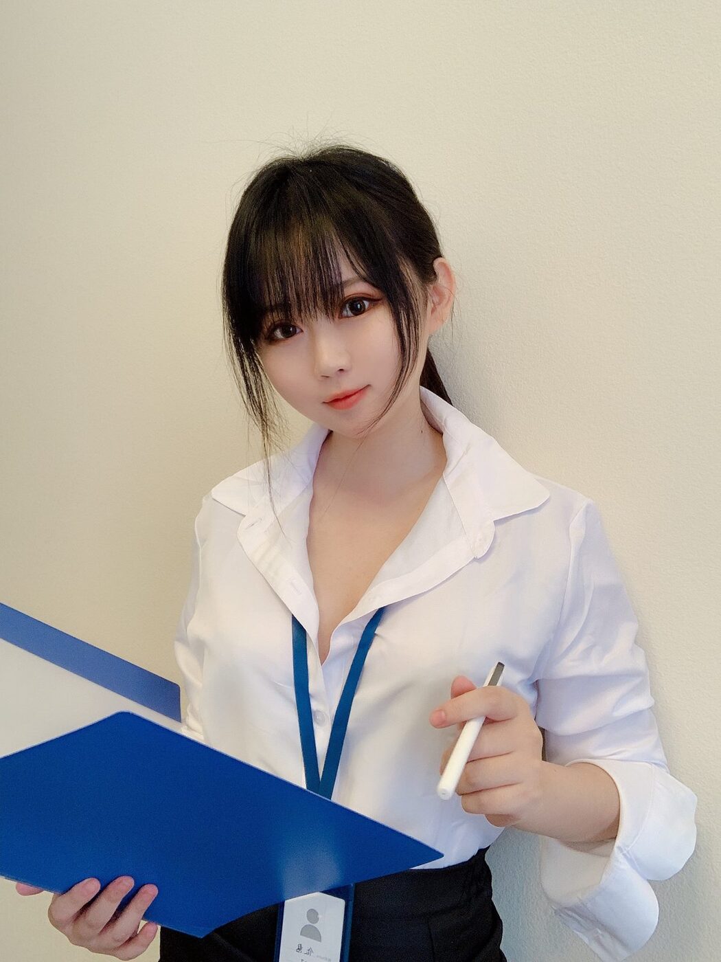 Coser@蜜桃少女是依酱呀 – 黑丝制服