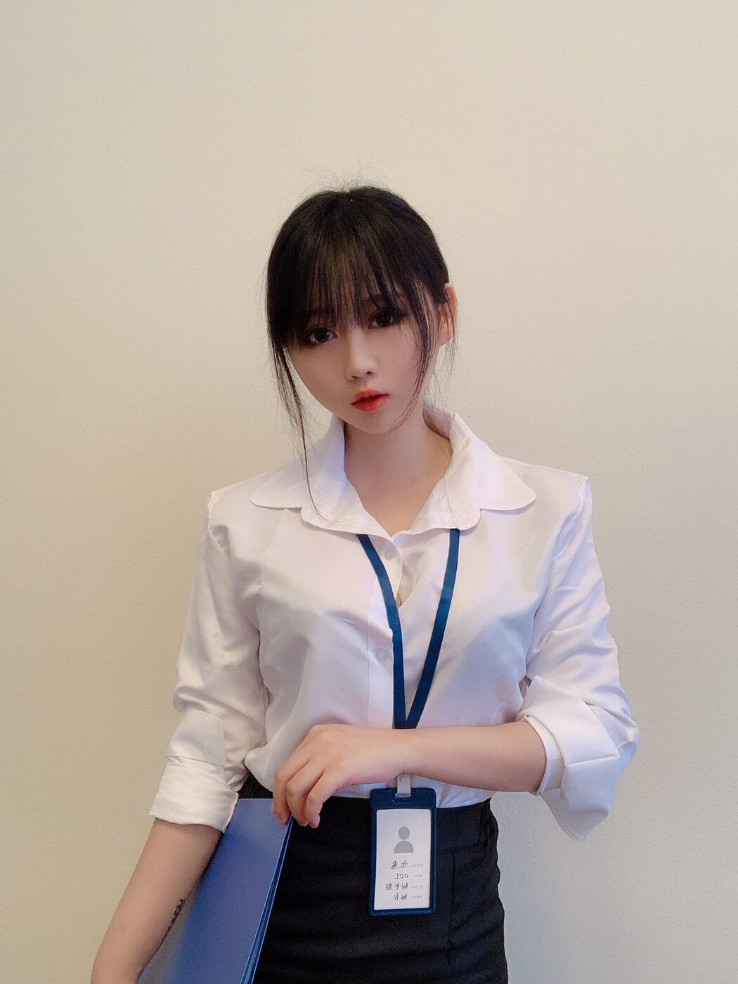 Coser@蜜桃少女是依酱呀 – 黑丝制服