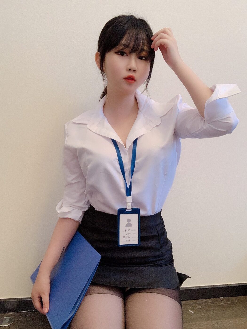 Coser@蜜桃少女是依酱呀 – 黑丝制服