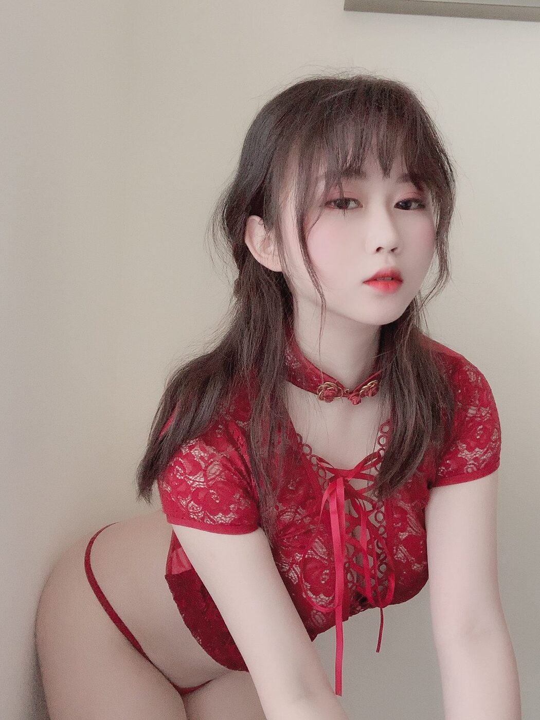 Coser@蜜桃少女是依酱呀 – 红色旗袍