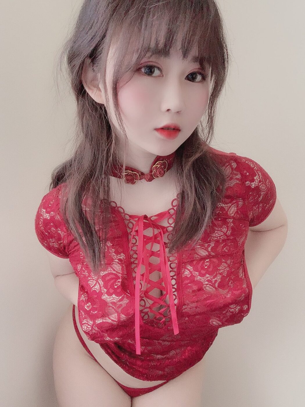 Coser@蜜桃少女是依酱呀 – 红色旗袍