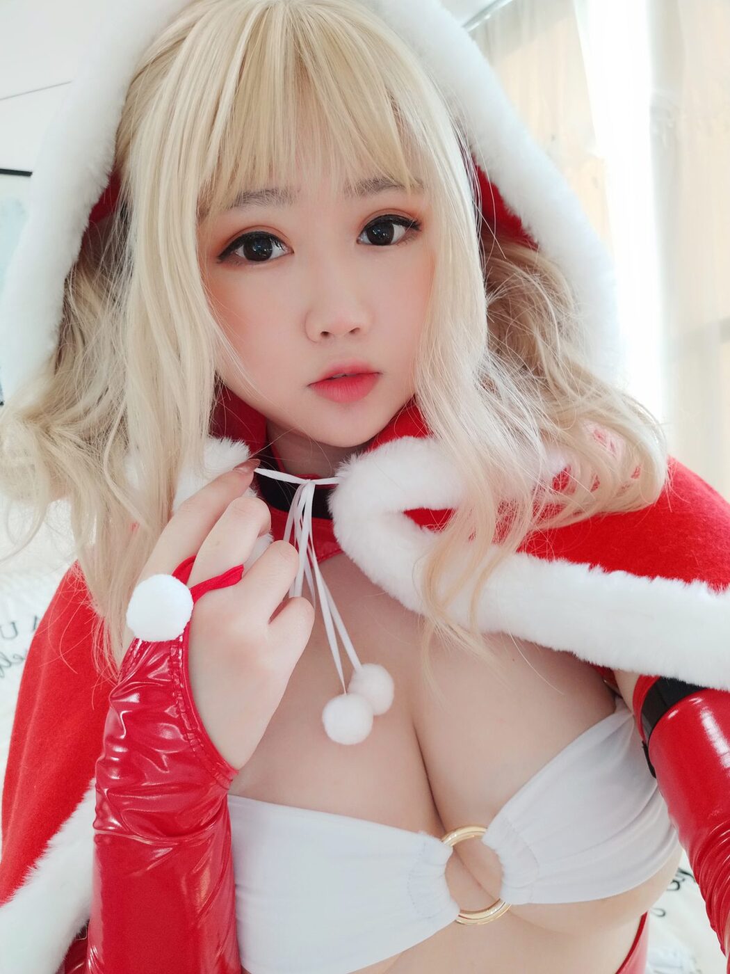 Coser@蜜桃少女是依酱呀 – 雪夜锦礼