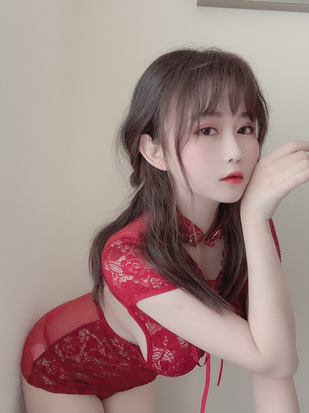 Coser@蜜桃少女是依酱呀 – 红色旗袍