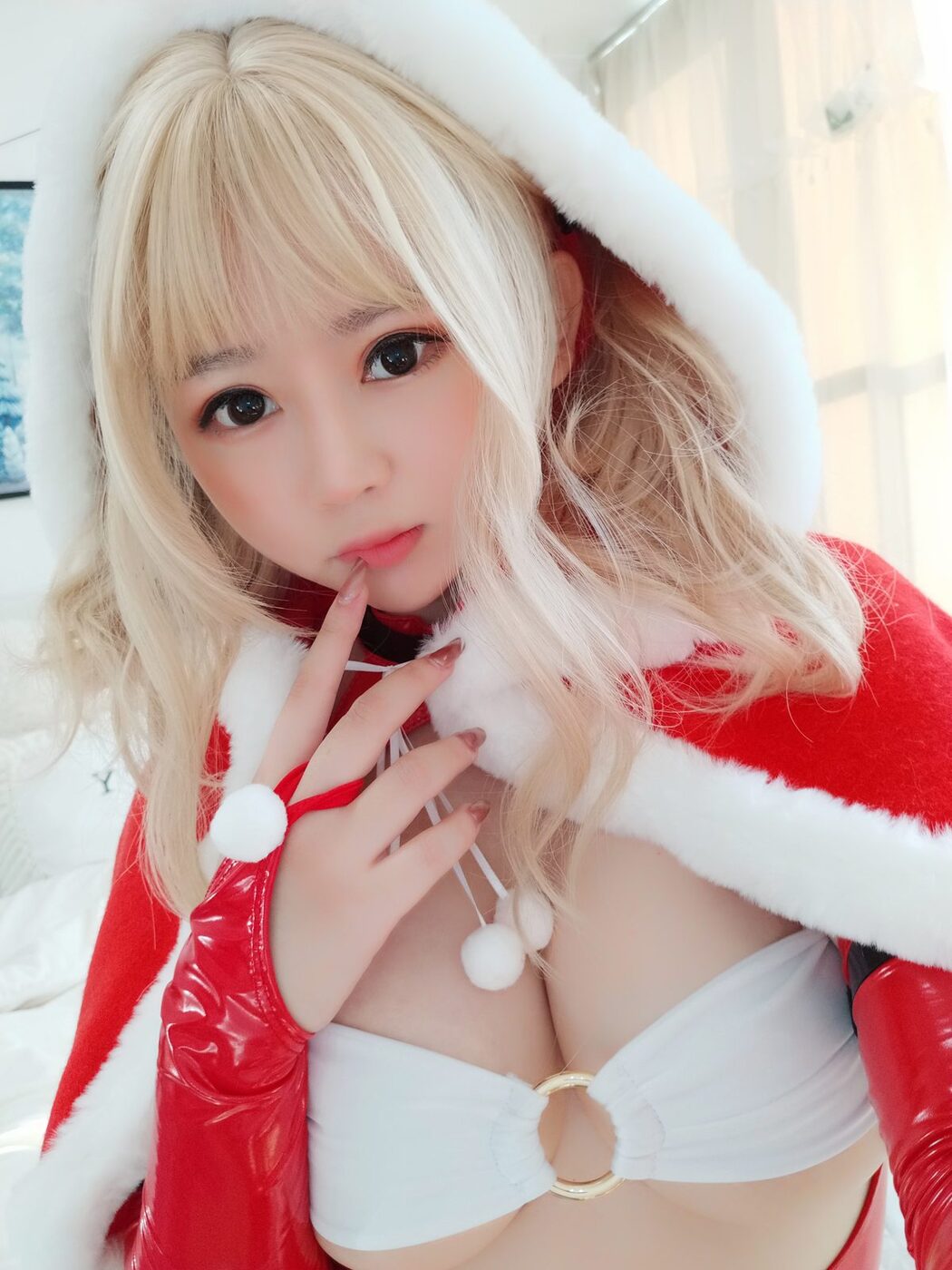 Coser@蜜桃少女是依酱呀 – 雪夜锦礼