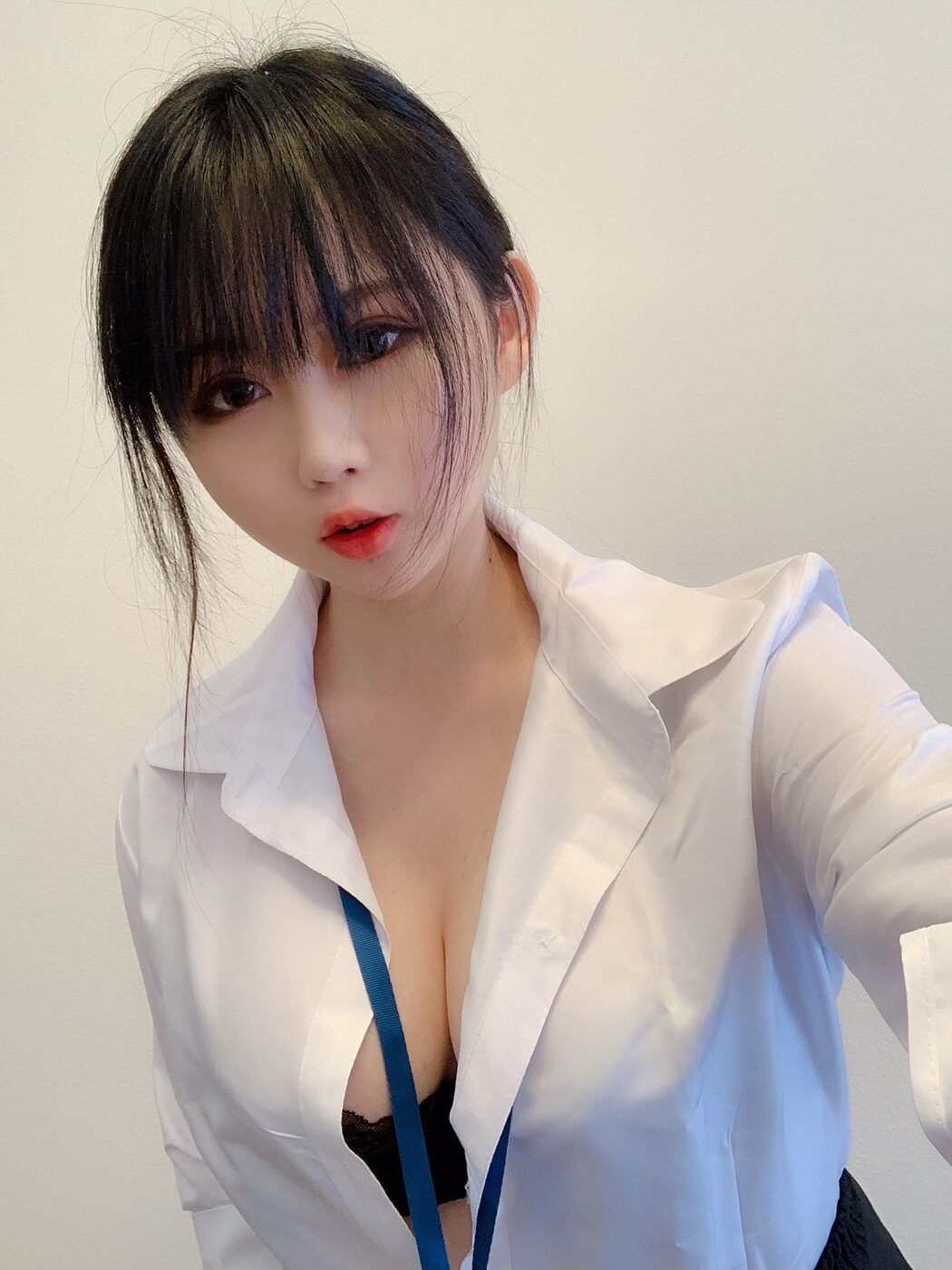 Coser@蜜桃少女是依酱呀 – 黑丝制服