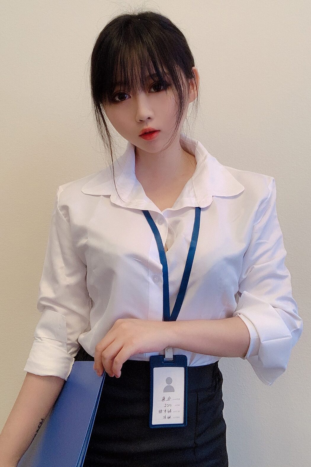 Coser@蜜桃少女是依酱呀 – 黑丝制服 Cover Photo