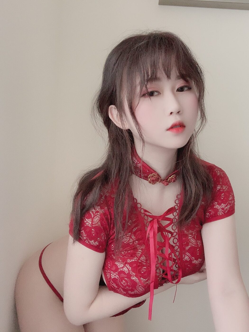 Coser@蜜桃少女是依酱呀 – 红色旗袍