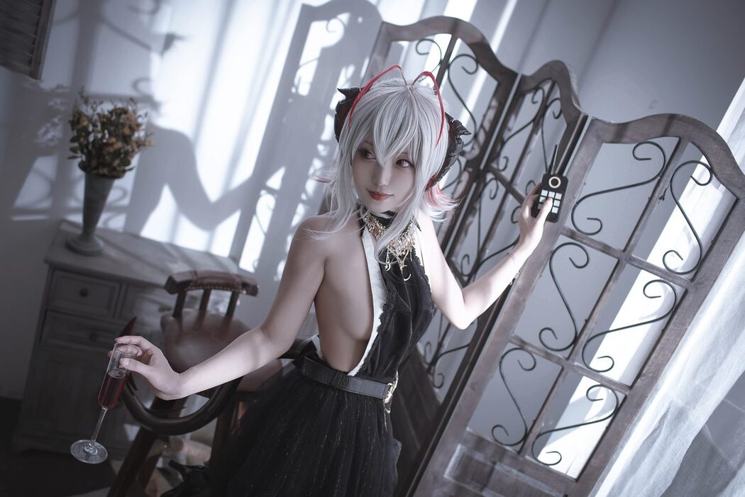 Coser@切切Celia – 明日方舟 W 礼服