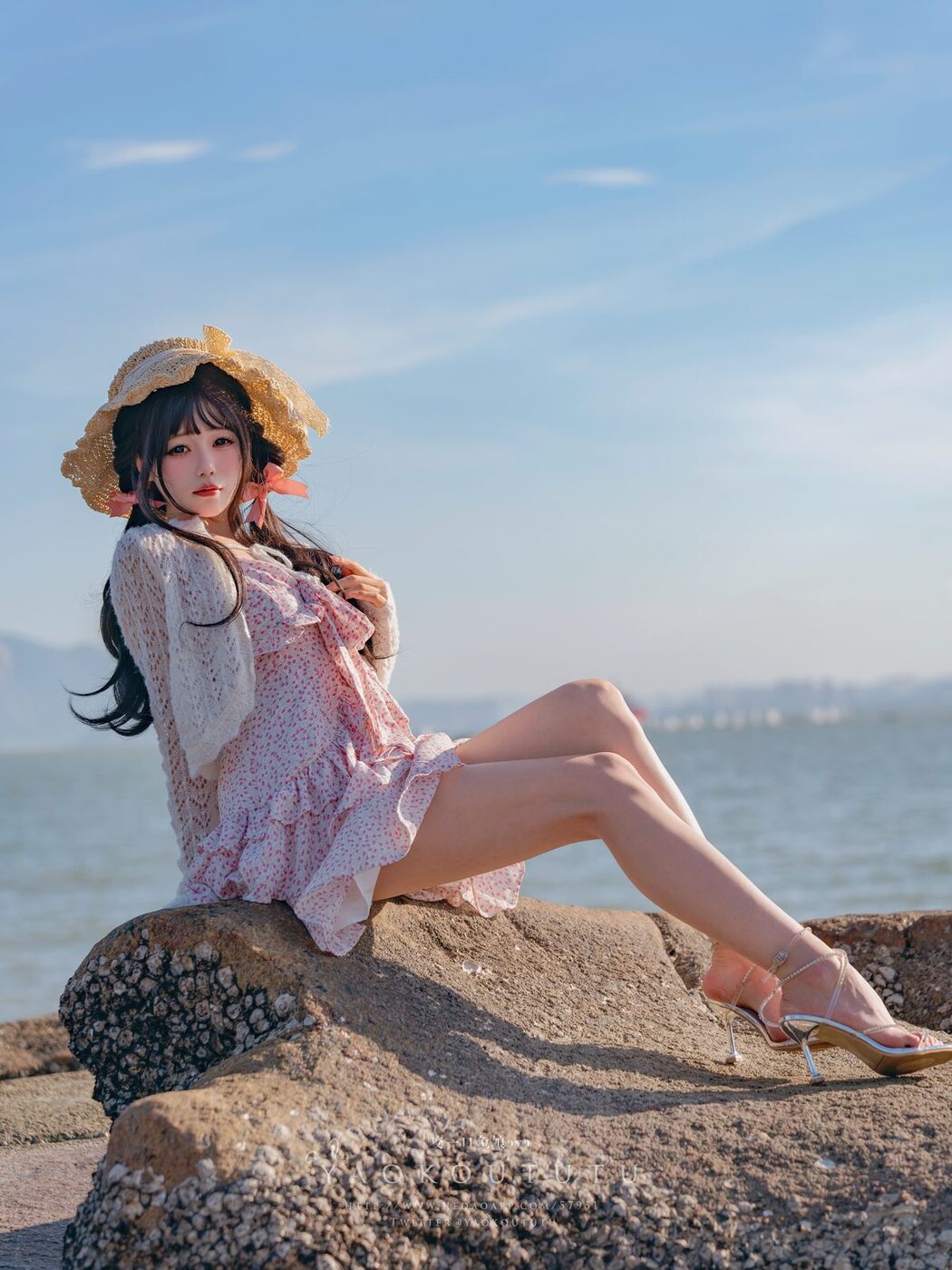 Coser@黏黏团子兔 – 邻家小妹And日不落