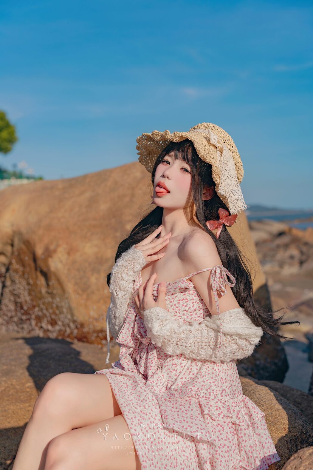 Coser@黏黏团子兔 – 邻家小妹And日不落