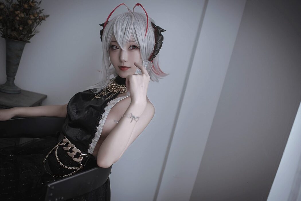 Coser@切切Celia – 明日方舟 W 礼服