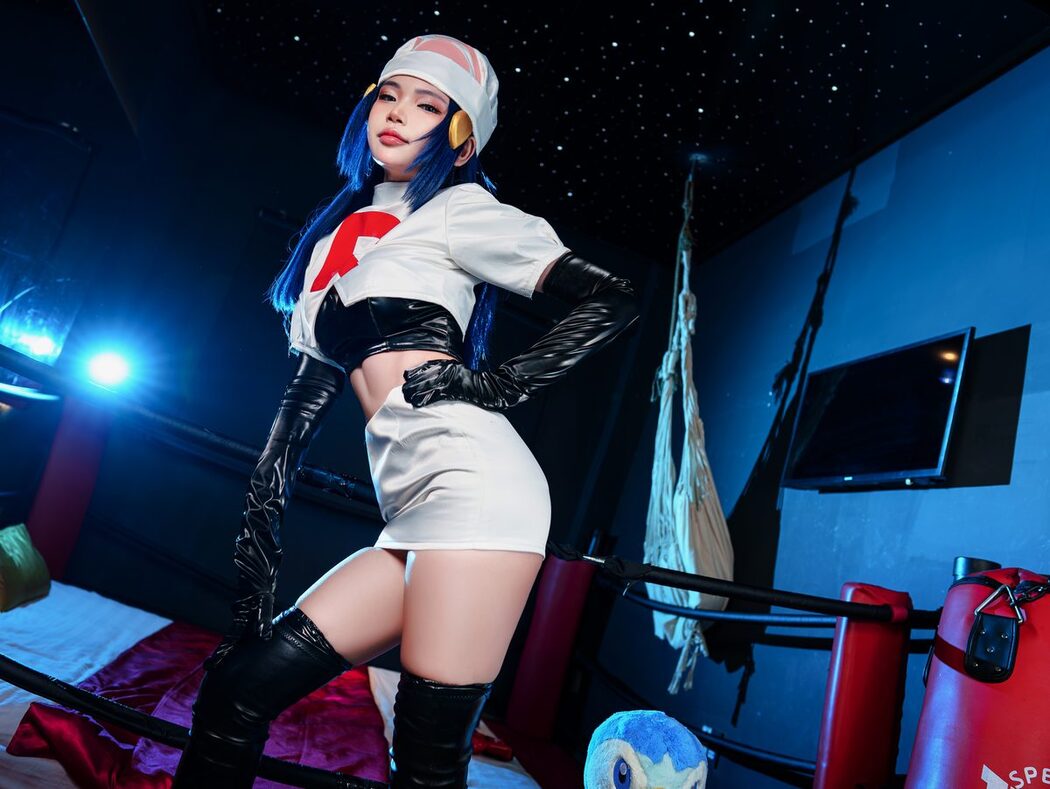 Coser@ZinieQ – Dawn Pokemon In Team Rocket Costume