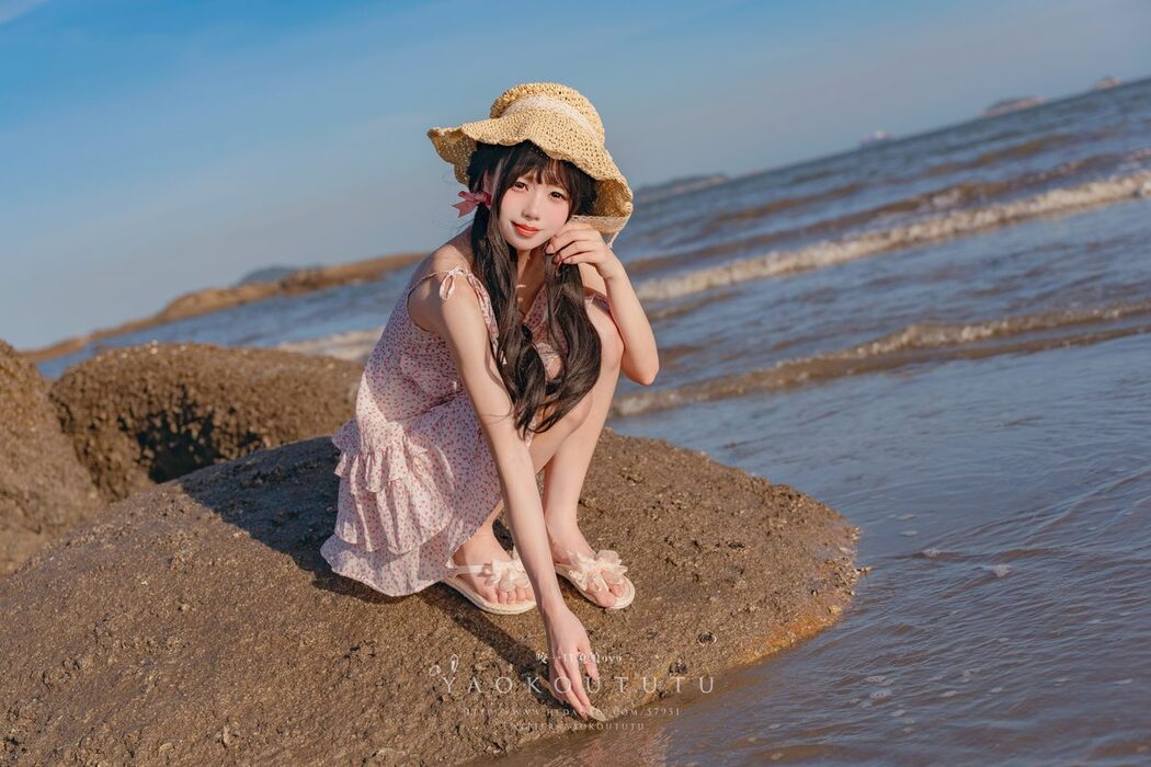 Coser@黏黏团子兔 – 邻家小妹And日不落