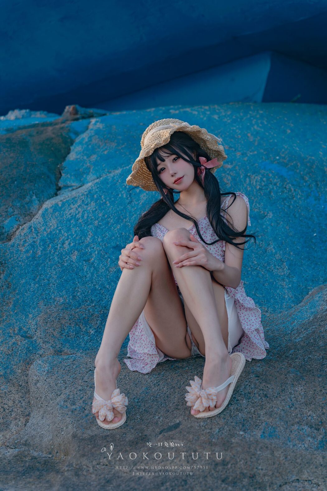 Coser@黏黏团子兔 – 邻家小妹And日不落