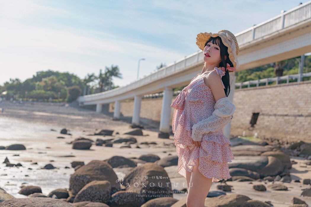 Coser@黏黏团子兔 – 邻家小妹And日不落