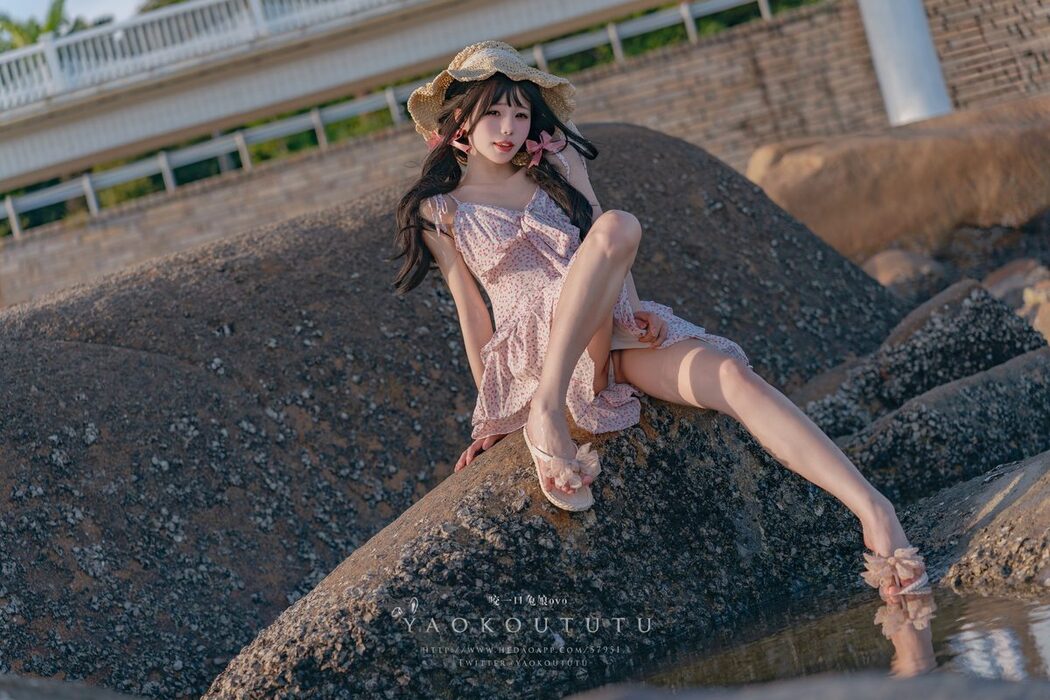 Coser@黏黏团子兔 – 邻家小妹And日不落