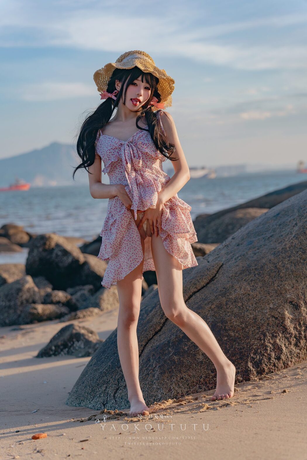 Coser@黏黏团子兔 – 邻家小妹And日不落